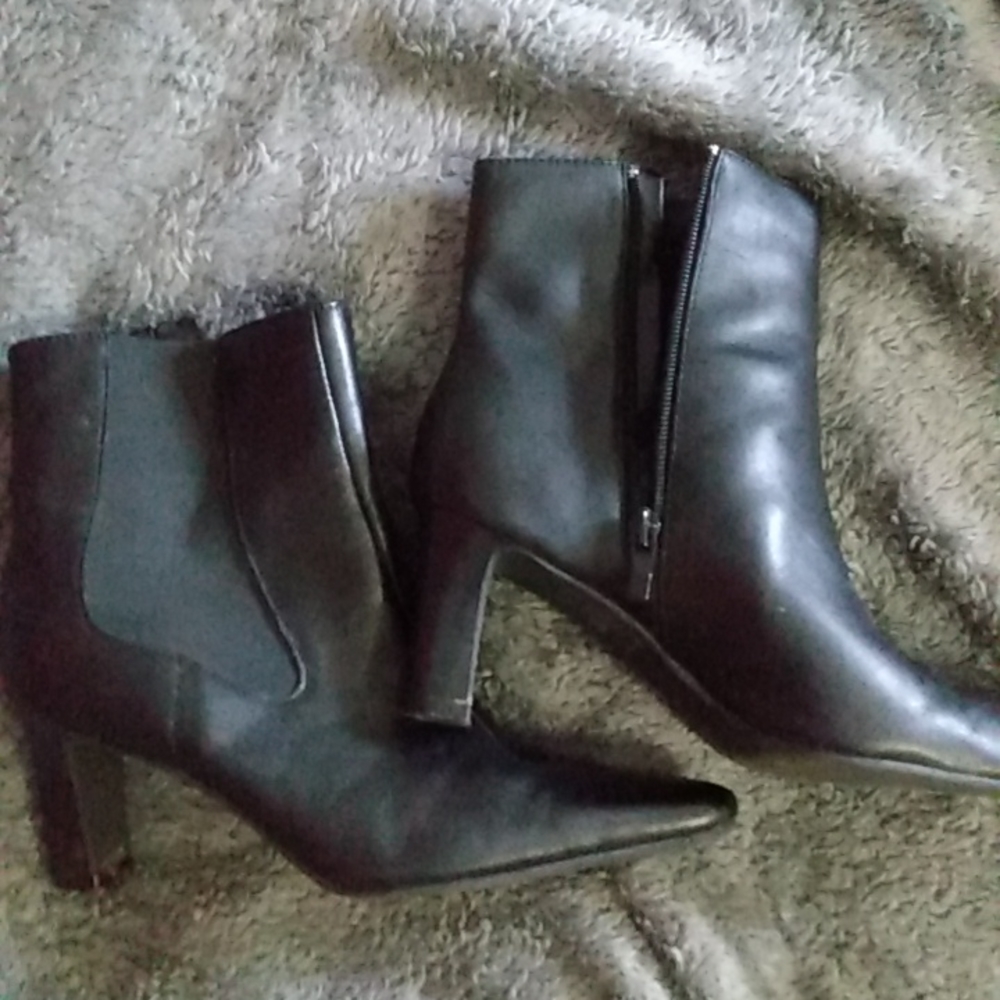 Women black booties